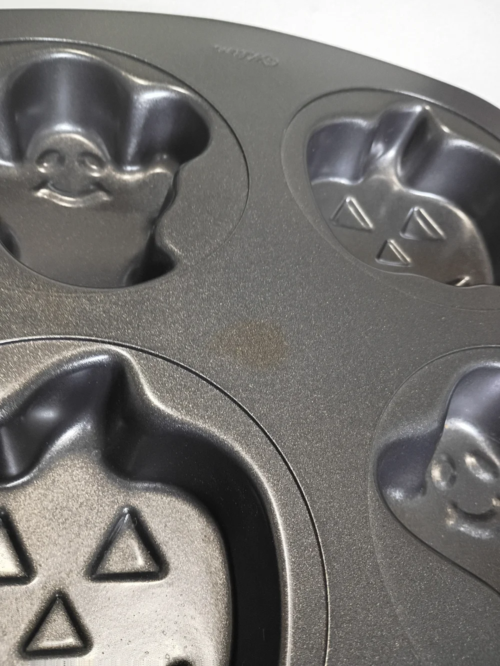 Wilton Non-Stick Holiday Baking Bundle 6-Cavity Halloween & 12-Cavity Snowflakes